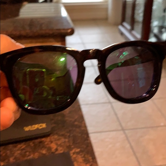 Wildfox Classic Tortishell sunglasses- - Picture 2 of 4